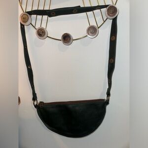 Lyon’s Leather Co Biggie Bee Crossbody